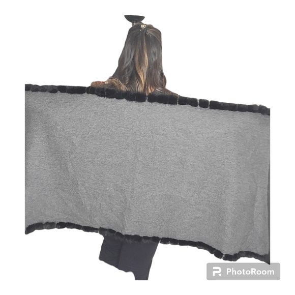 MITCHIE'S 90% Wool & 10% Cashmere Wrap with MINK Fur - Picture 2 of 13
